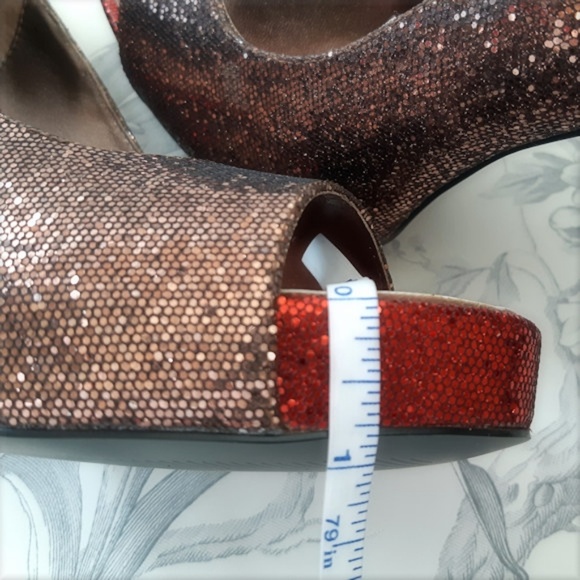 HIGHEST HEEL Bronze & Red Sequined Open To… - Picture 8 of 8